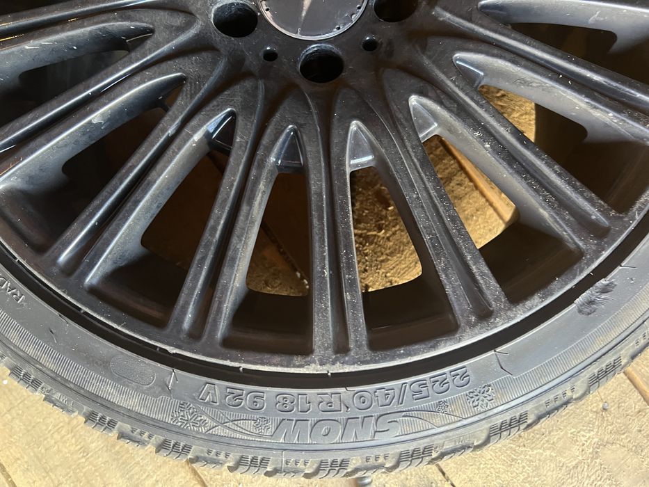 Cauciucuri + jante R18 – Set 4 bucăți• 2 × 245/40 R18 97V • 2 × 225/40 R18 92V