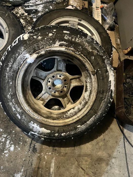 Шины на  зимние  с шипами