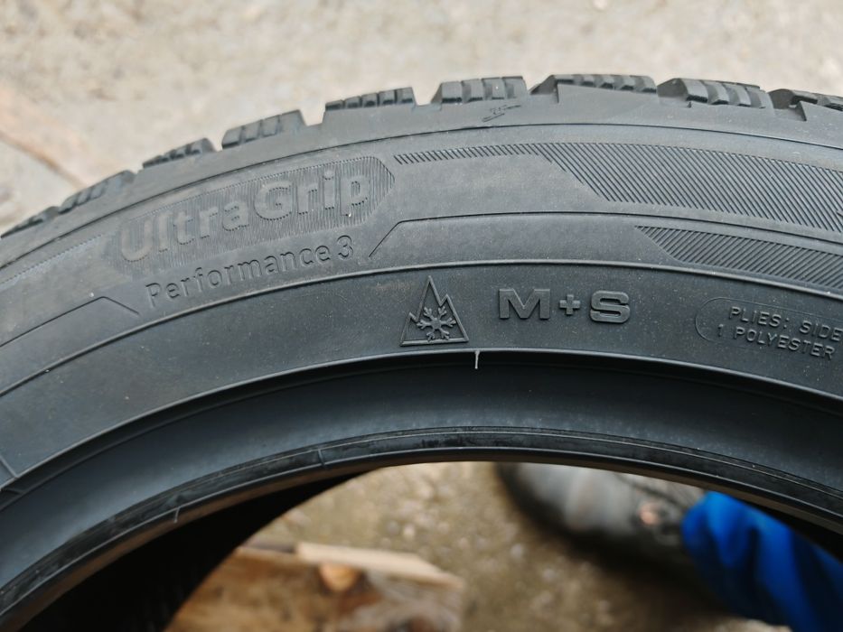 vand anvelope de iarna Goodyear 225/50x17 model UG performance 3