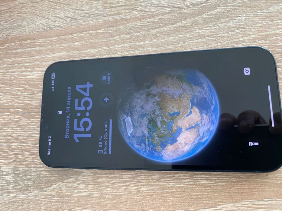 Продам Iphone 13