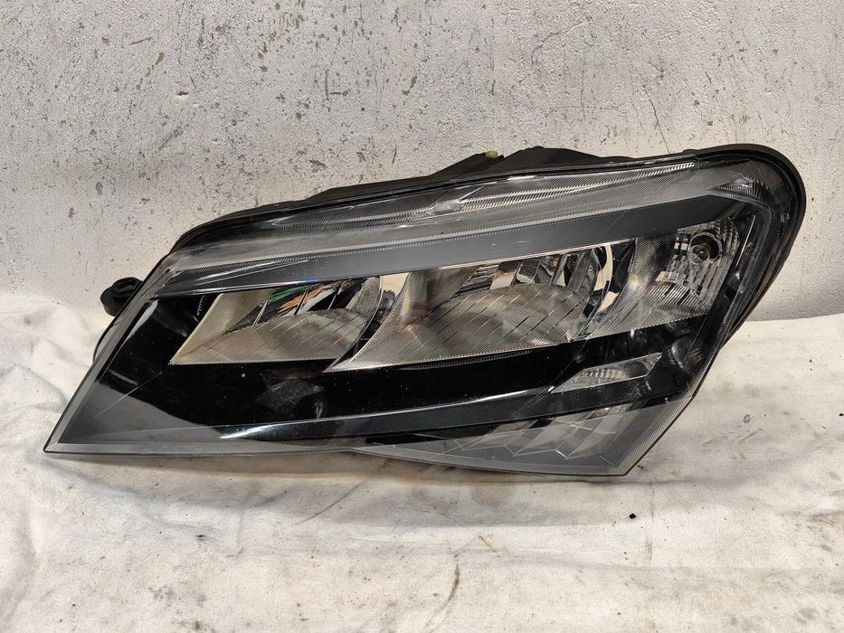 Оригинален фар Шкода  Skoda Superb