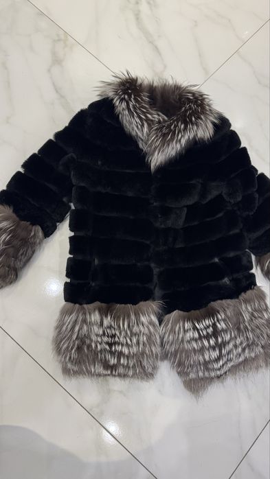 Палто от естествен косъм норка и лисица.