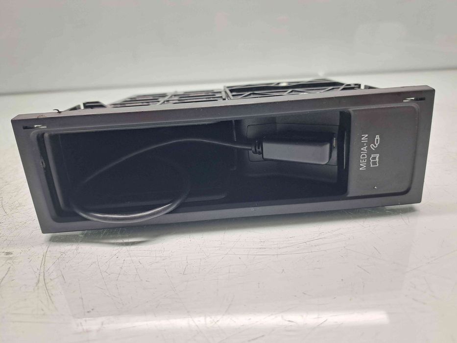 Unitate multimedia Volkswagen Passat B7 (362) [Fabr 2010-2014] 5N0035