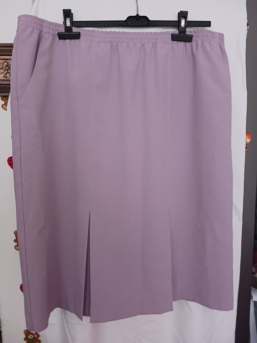 Дамски костюм бледо лилав цвят.Голям размер.