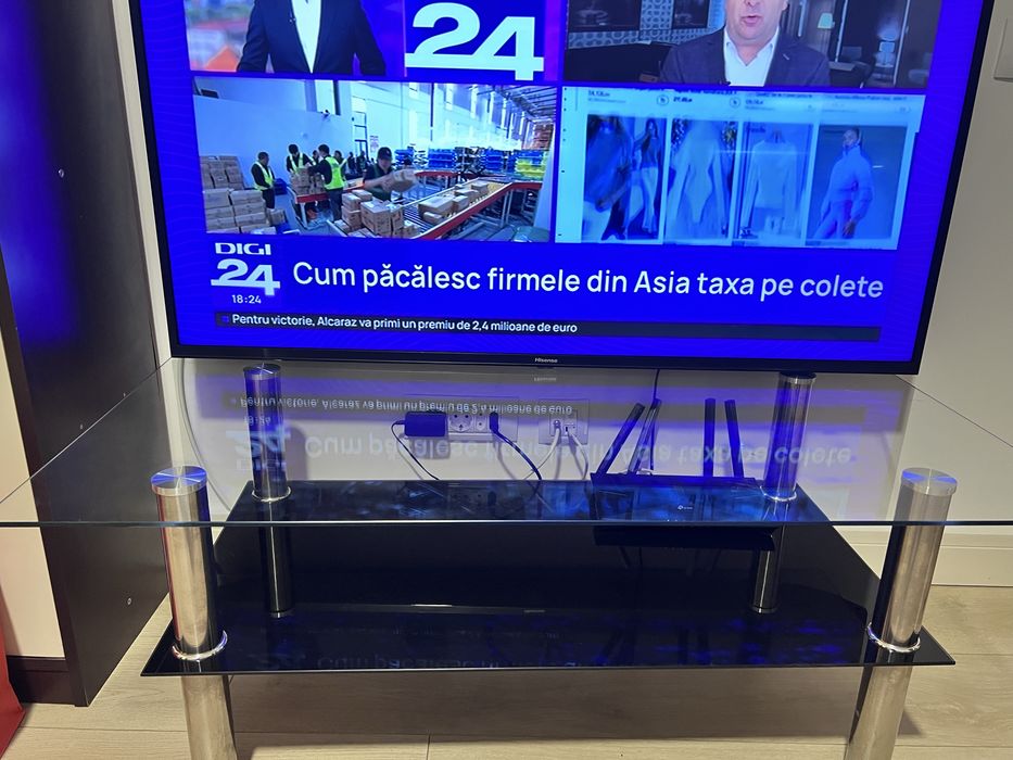 Masa de sticla jumate neagra potrivita pentru sugragerie