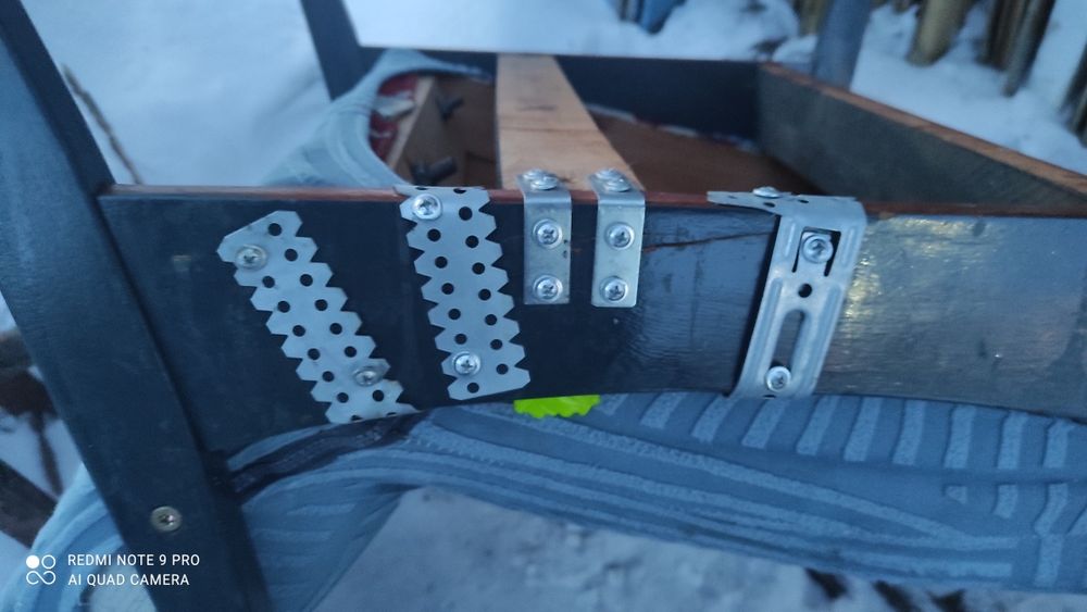 Стулья  и три кресла старые...