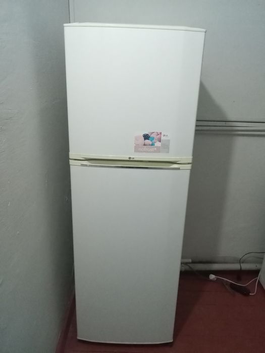 Холодильник LG сотилади