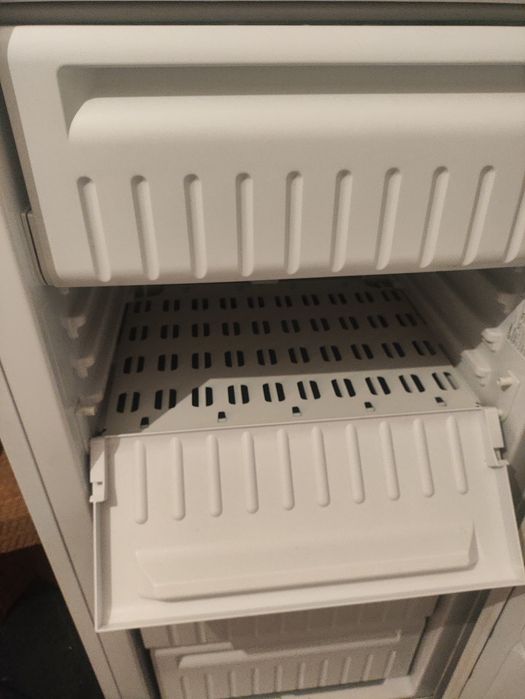 Продам морозильник