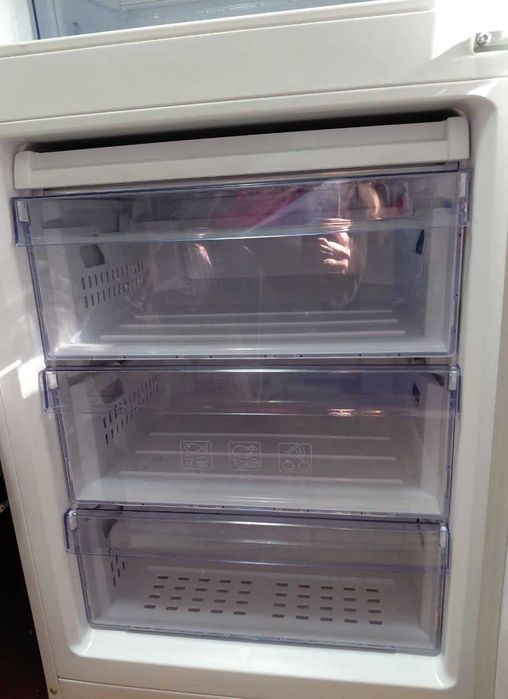 Холодильник Beko RCSK339M20W