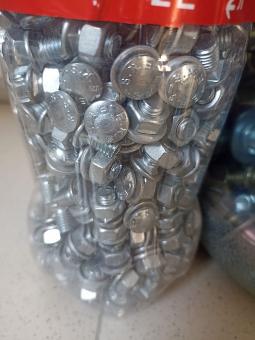 Продаются Болты, шайбы