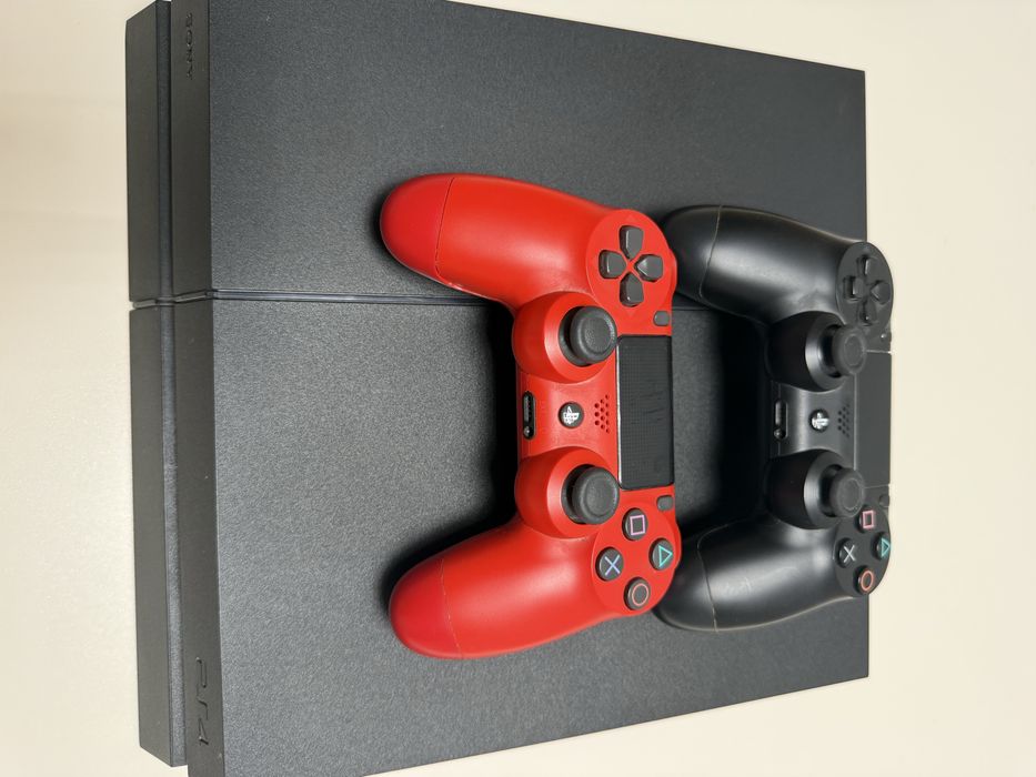 Vand PS4 1TB in stare foarte buna + jocurile din imagine si altele