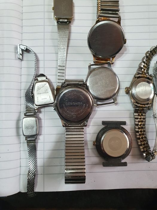 Ceasuri vechi la prețuri decente.