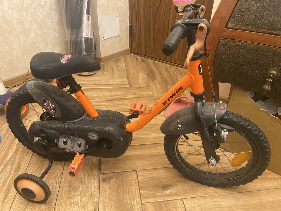 Vand bicicleta Decatlon pentru copii 4-7 ani.