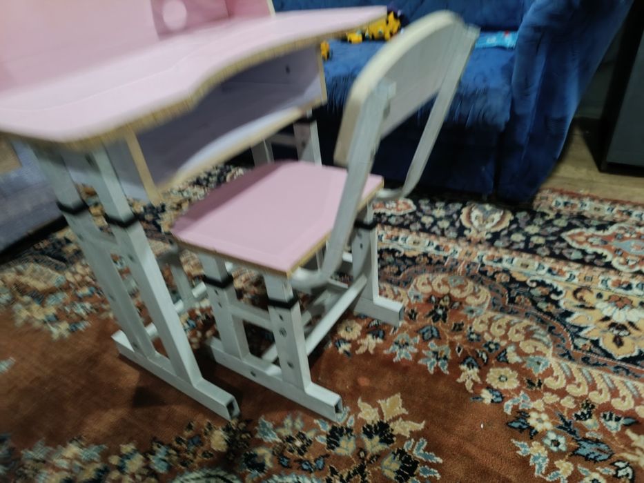 Детский письменный стол