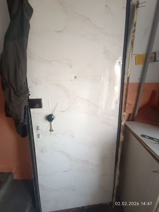 Продаи дверь металическую