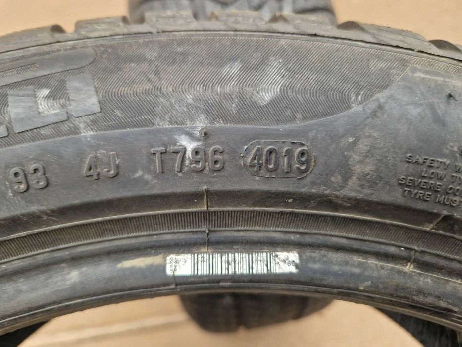2 Pirelli R18 245/45
Зимни гуми Runflat 
DOT4019