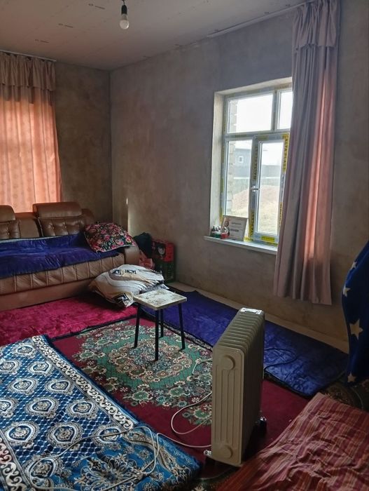 Hovli uy sotiladi.