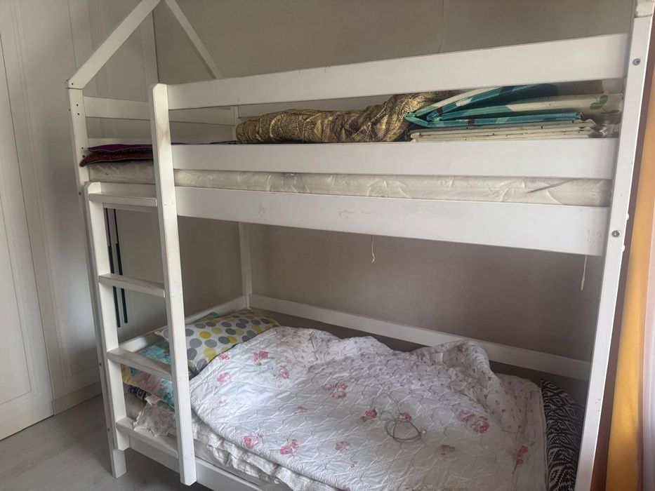 Продам двухъяросную кровать.