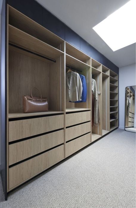 Шкафы и гардеробные под ваш размер.
Продуманный дизайн и удобство хран