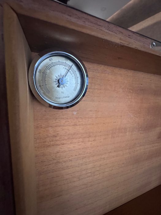 Хумидор за пури от кедрово дърво