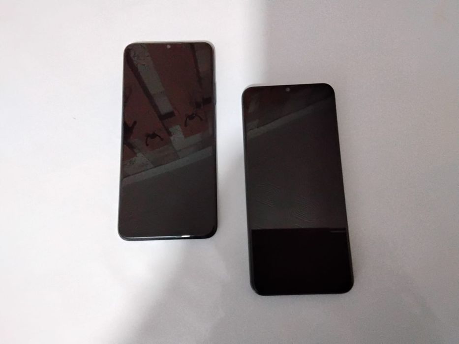 Продам два  телефона