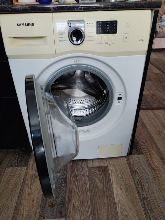 Продам стиральную машину марке самсунг рабочем состояний