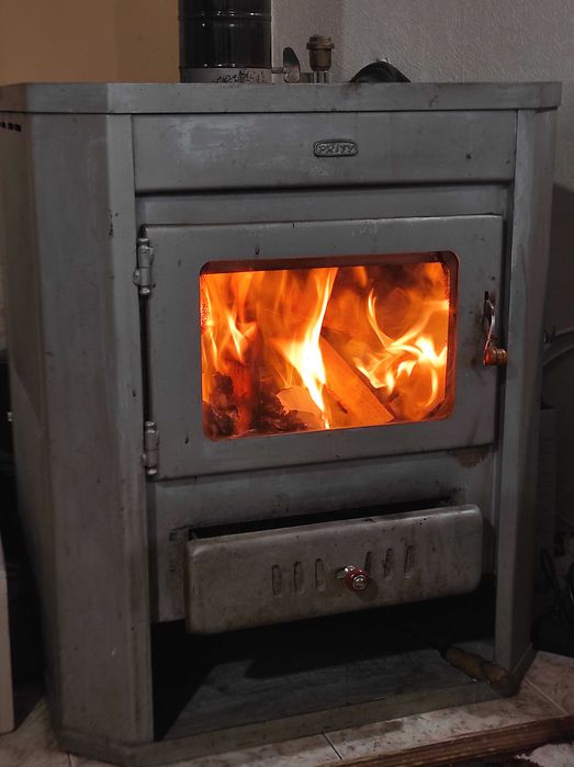 Камина с водна риза Прити 17 кв. и помпа