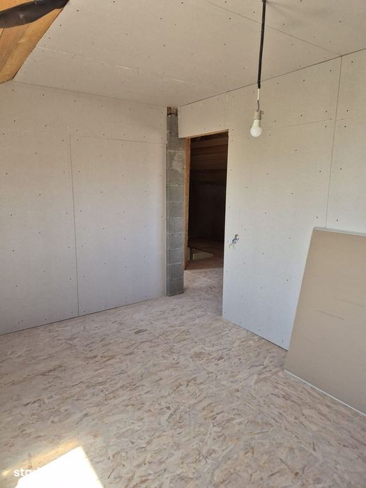 Casa semifinisata in Oncea  platou