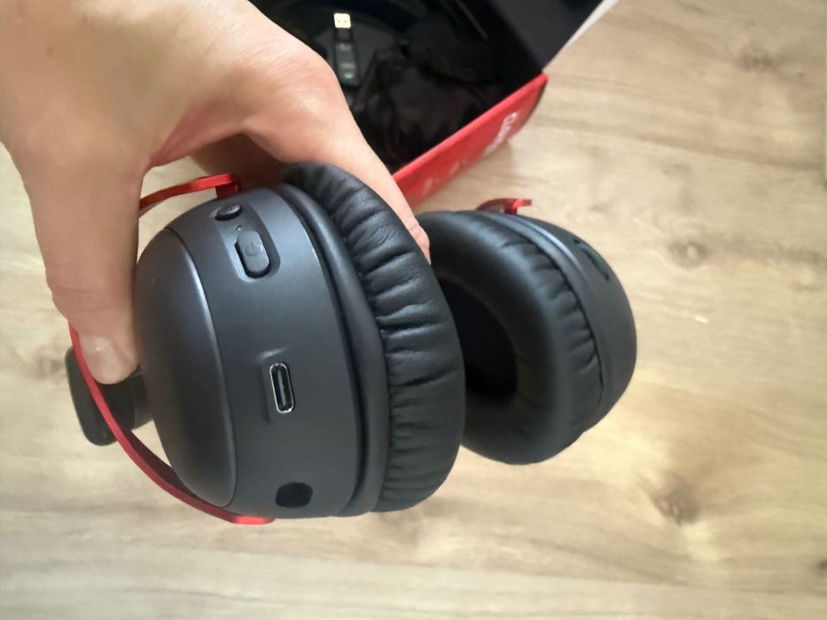 Casti gaming HyperX cloud III wireless