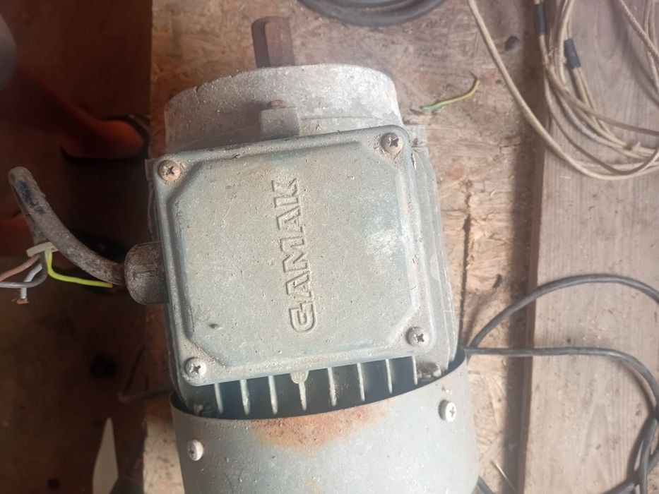 Продам моторчик 0.75 квт