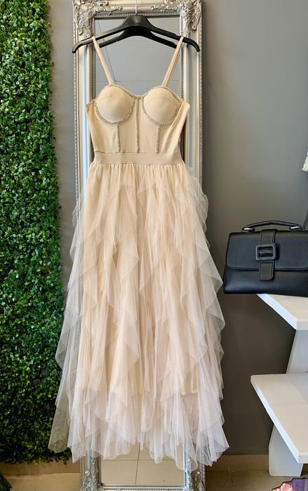 Разкошни официални рокли с камъни и обемен тюл - черно и шампанско