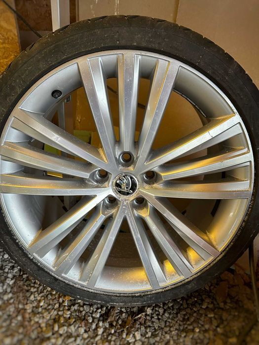 Jante originale Skoda  R19,cu cauciucuri de vara in state foarte buna