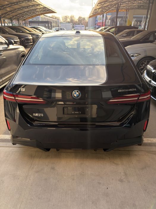 BMW i5 40L M-Sport 2025 yil bez probeg