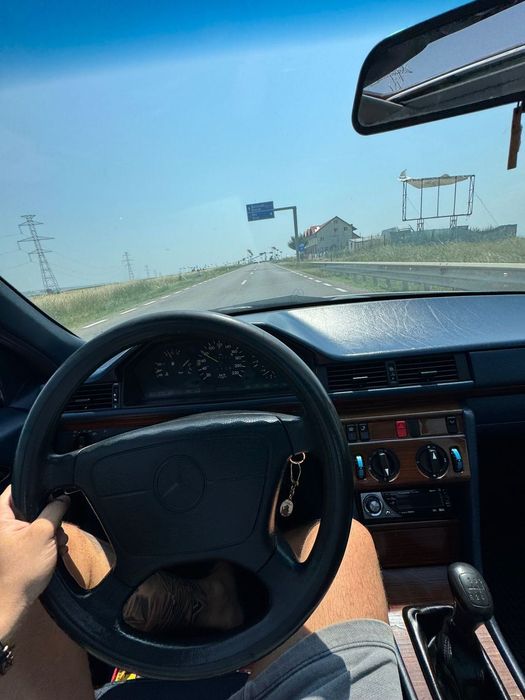 Mercedes-Benz E Stare perfecta atat estetic cat si mecanic.