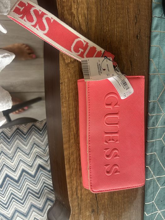 Дамско портмоне Guess