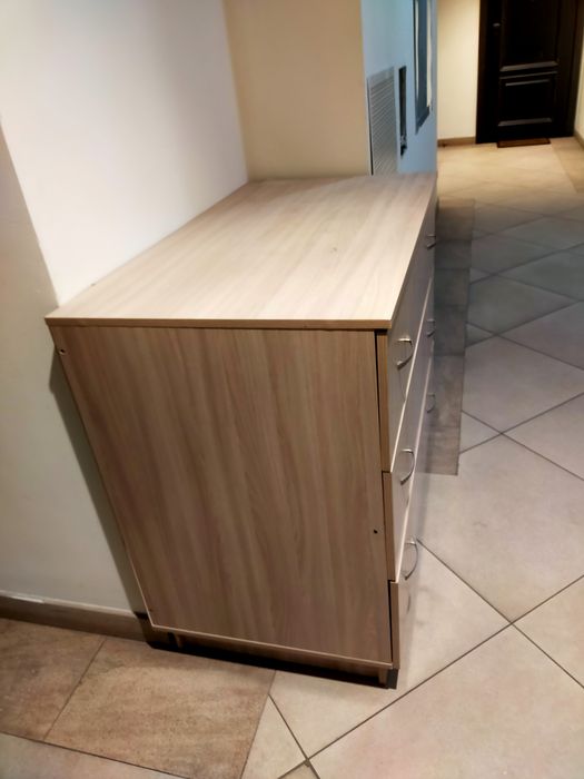 Продам двери стеклянные,и камод.