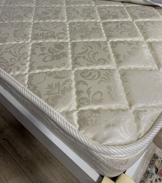 Продам кровать 1,5 спальную