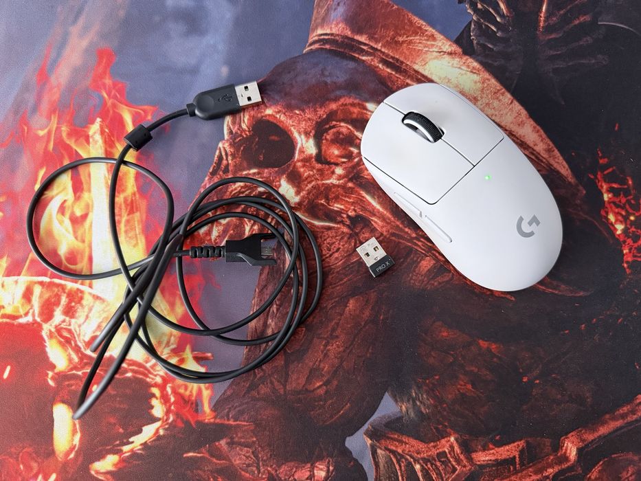 Mouse Gaming Logitech G Pro X Superlight 1 si mousepad logitech g640