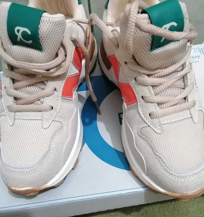 Adidași mărimea 42 și 37