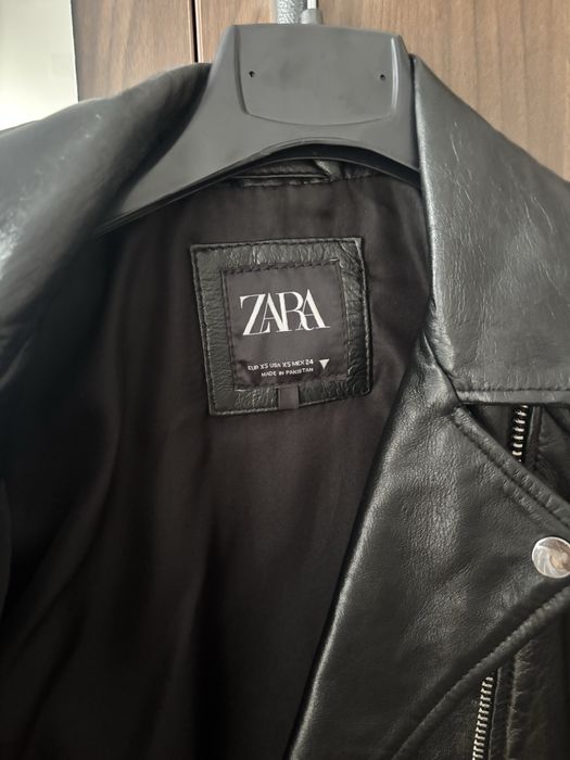 Geaca de piele neagra Zara