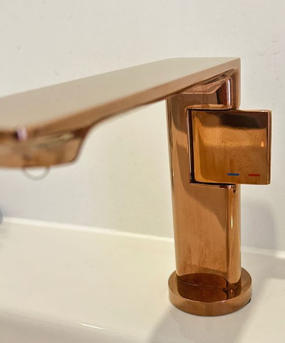 Стилен смесител батерия за баня розе