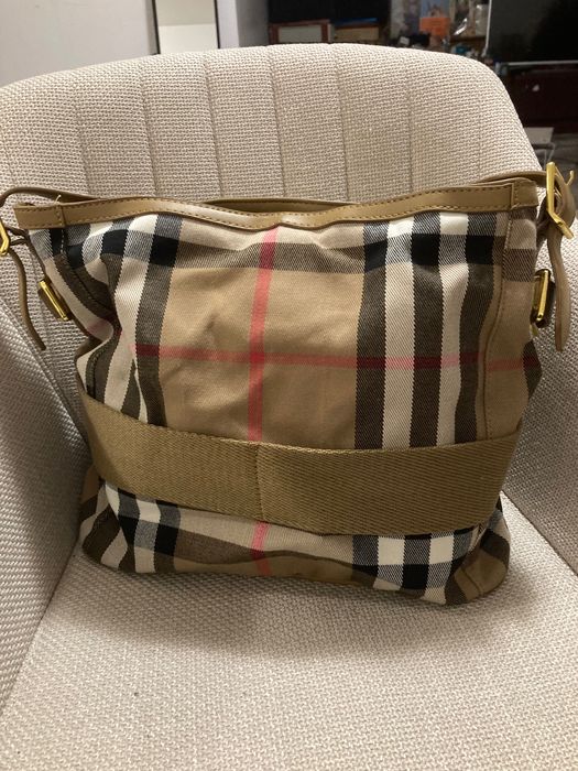 Чанта на марката BURBERRY