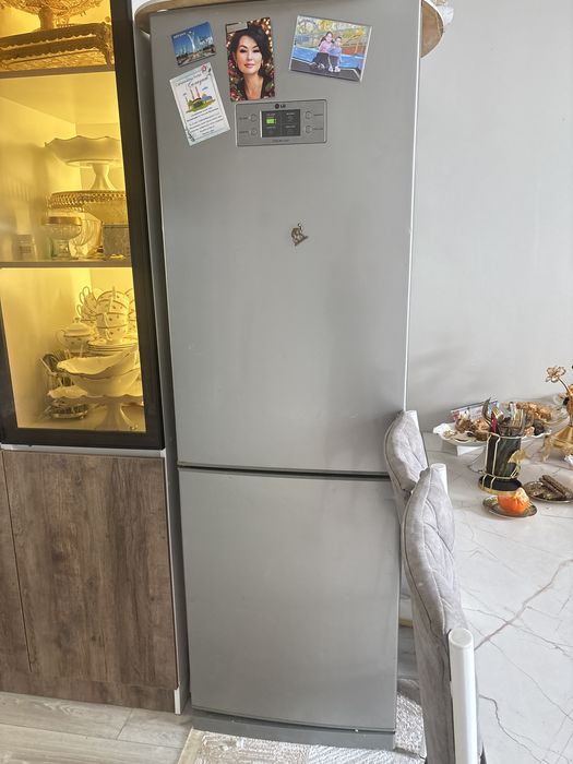 Холодилник 180см