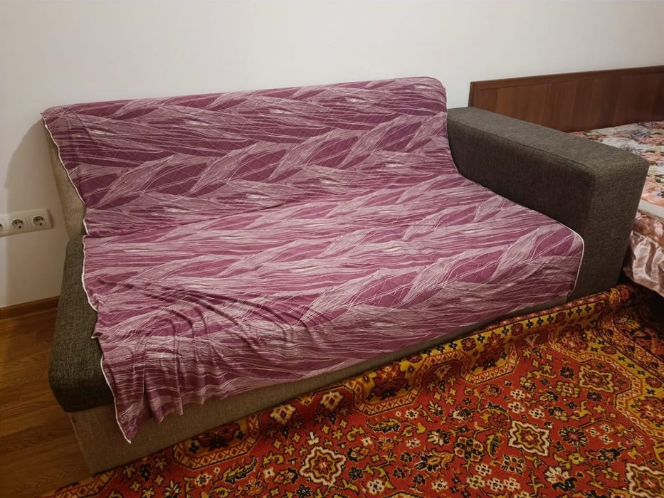 Диван - тахта,самовывоз.Б/у серого цвета.