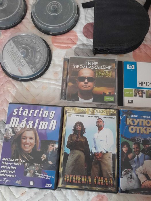 CD дискове с филми на класьори