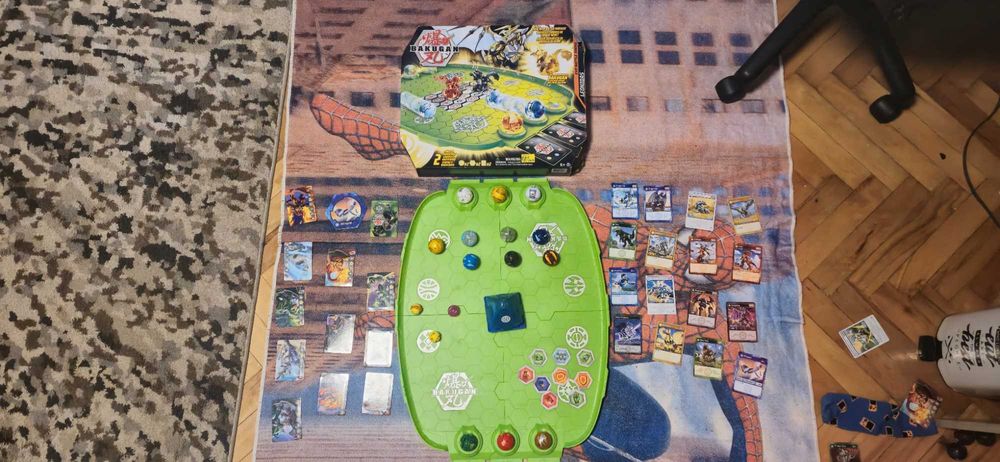 Бакуган арена, фигурки и карти