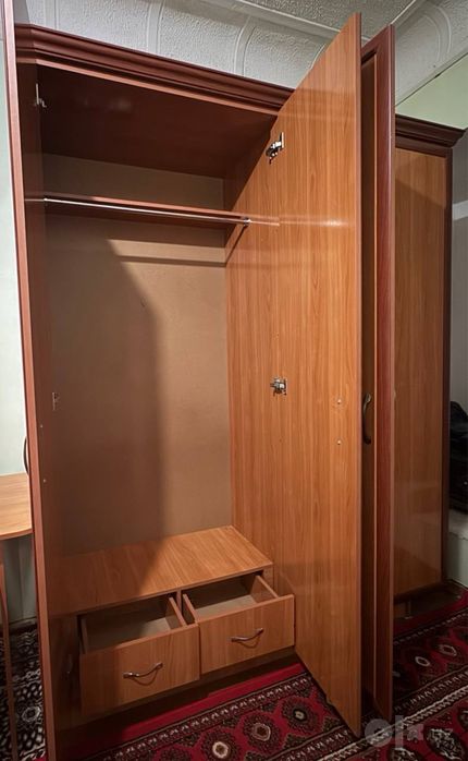 Шкаф,стол и диван в отличном состояние недорого!!!