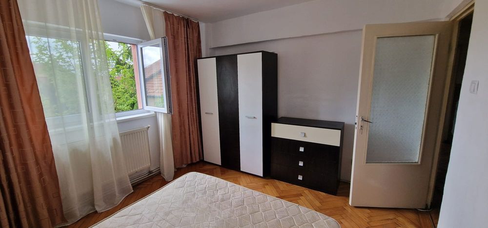 Închiriez apartament