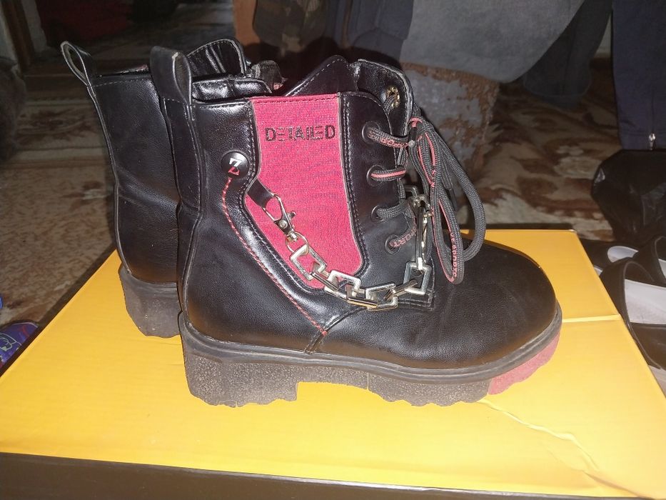 Продам детскую обувь