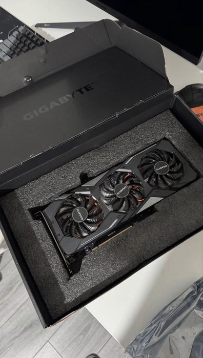 Placa video GIGABYTE  GTX 1660